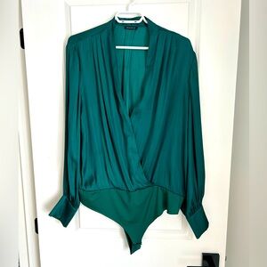 DYNAMITE GORGEOUS JEWEL TONE GREEN DRAP NECK BODYSUIT, like new, L
